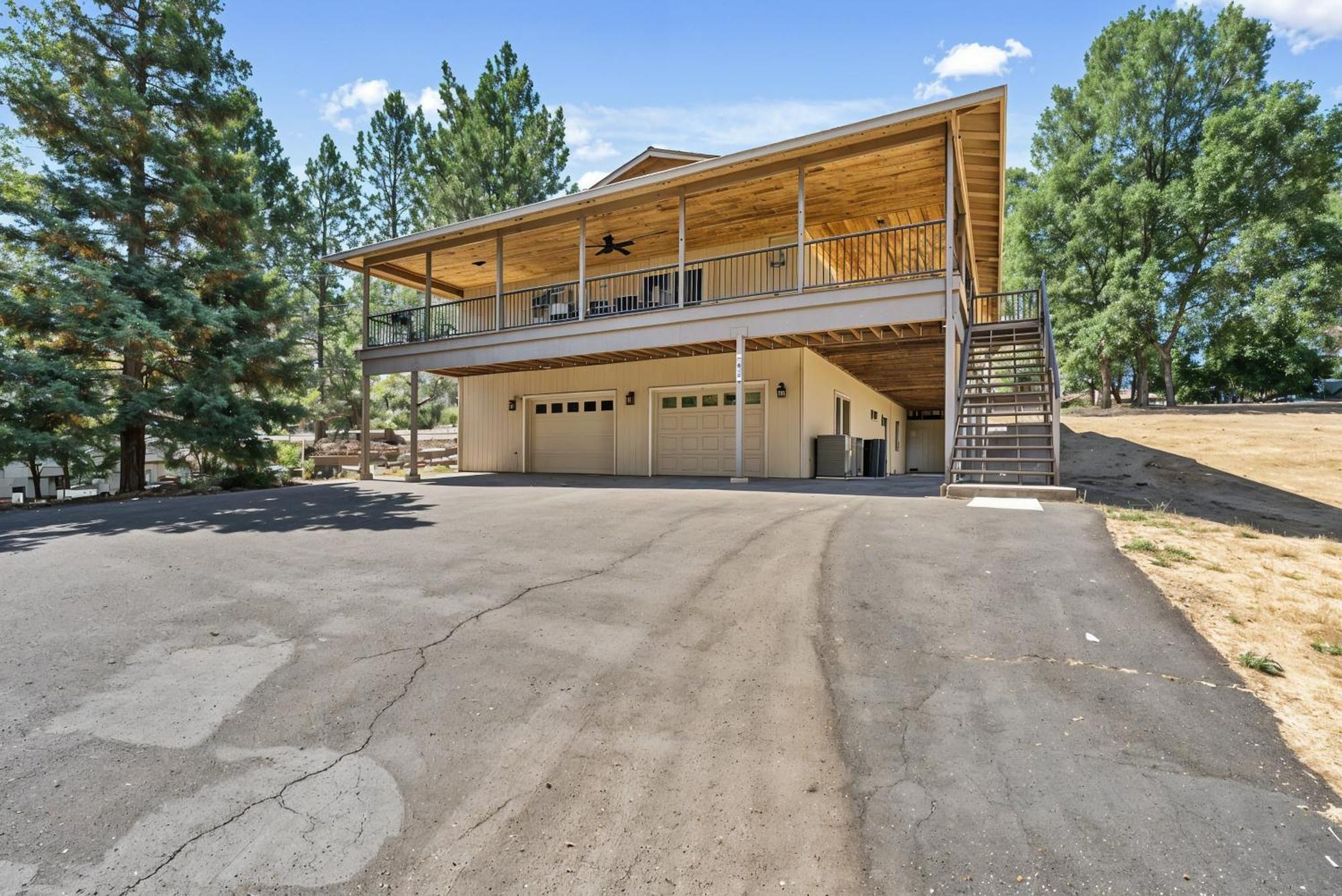Fisherman's Cove Retreat - Game Included! * Groveland
