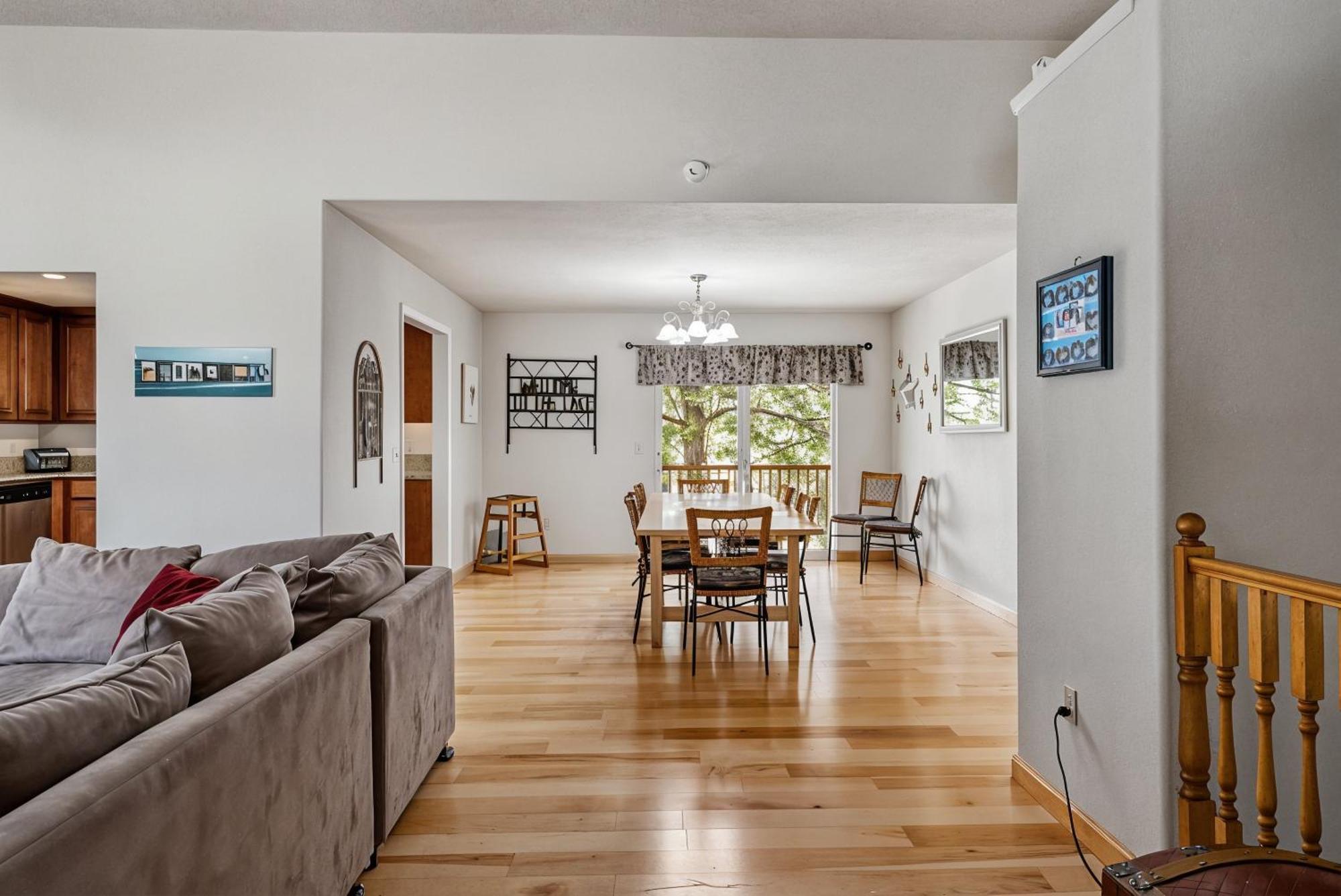 Fisherman's Cove Retreat - Game Included! *